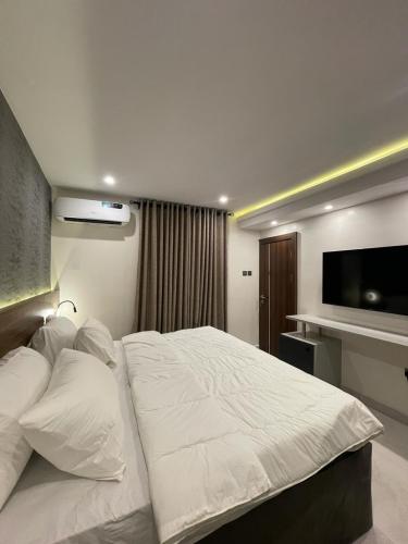 genesis_apartment_by_tiffynova_13